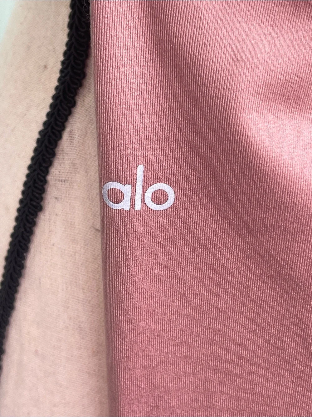 ALO Yoga 25” waist